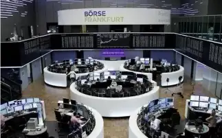 الأسهم الأوروبية تغلق الجمعة متراجعة مع استيعاب قرارات البنوك المركزية