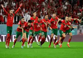 لماذا لم يهنئ محمد صلاح منتخب المغرب بالإنجاز المونديالي؟ عمرو أديب يجيب