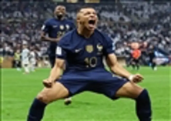 كأس العالم.. ثنائية مبابي تدخله التاريخ وتشعل النهائي