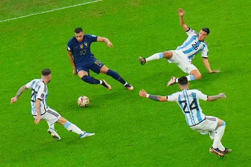 كأس العالم.. سحر مبابي يجبر الأرجنتين على الاتجاه للأشواط الإضافية