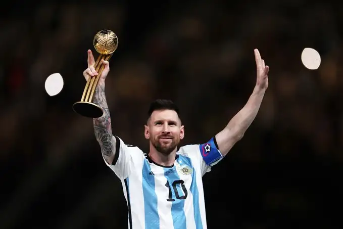 ميسي يتوج بجائزة أفضل لاعب في كأس العالم 2022