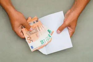 سعر اليورو اليوم الإثنين 19-12-2022 في بداية التعاملات