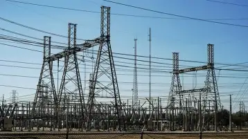 وزير الطاقة الجزائري: نعمل على استغلال فائض الكهرباء لتصديره إلى أوروبا