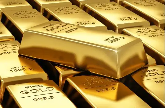سعر الذهب يتراجع عالميا مع انتعاش الدولار وسط ترقب لمسار رفع الفائدة