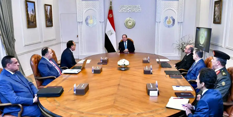 السيسي يوجه الهيئات الحكومية بحصر ما لديها من مركبات والتخلص من السيارات المتهالكة