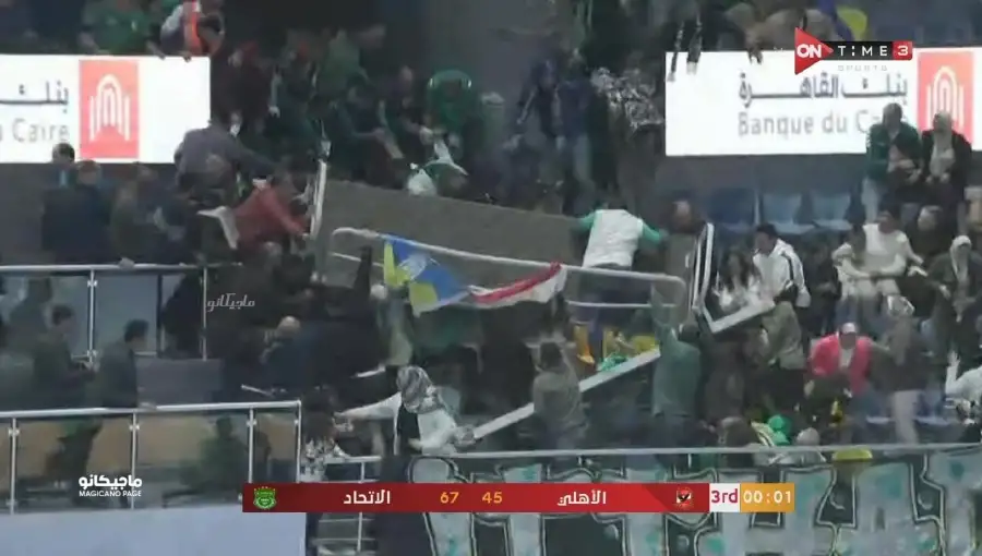 توقف نهائي سوبر السلة بسبب سقوط مدرج جماهير الاتحاد