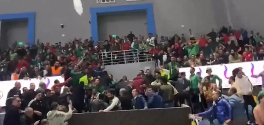 مدير صالة حسن مصطفى يكشف تفاصل سقوط «السور الحديدي» على جماهير الاتحاد