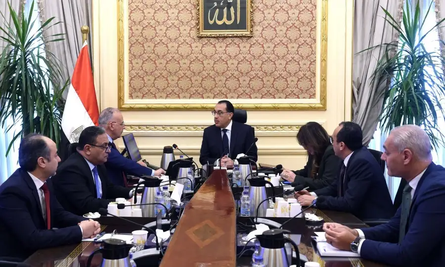 رئيس الوزراء يتابع مع وزير الري عددا من الملفات