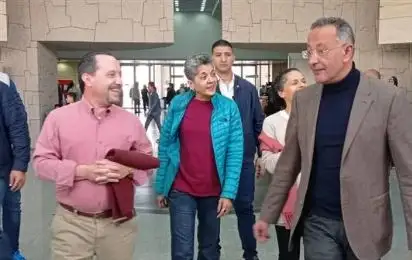 القائم بأعمال السفير الأمريكي في القاهرة وعائلته يزورون متحف الحضارة