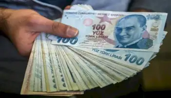 تركيا تعتزم رفع حصة الإيداعات بالليرة في نظامها المصرفي
