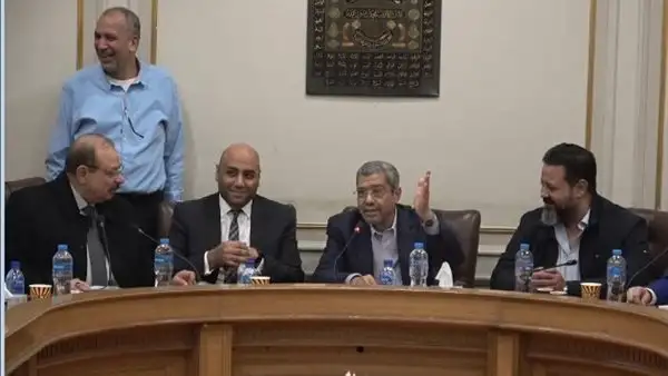غرفة القاهرة تشكل شعبة العمالة بالخارج.. المصري رئيسا وهندي وفريد نائبان بالتزكية