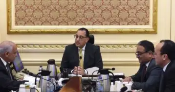 رئيس الوزراء يتابع مع محافظ الجيزة الموقف التنفيذي لعدد من المشروعات