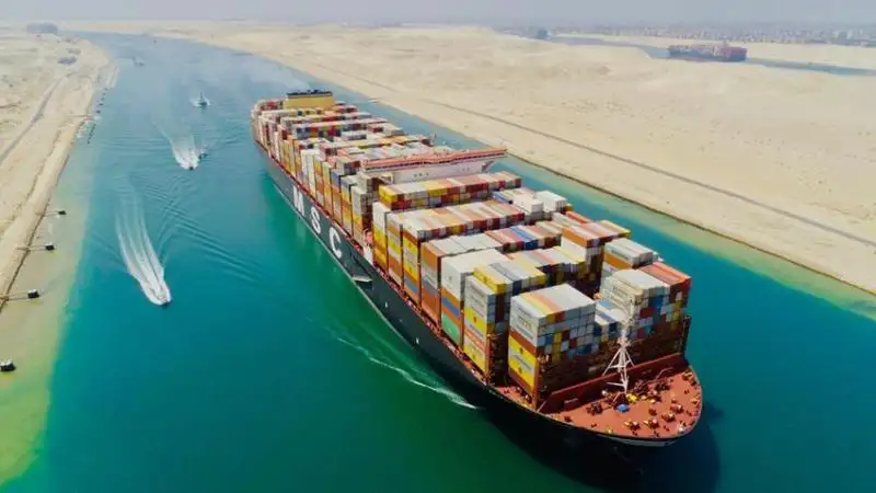 أسامة ربيع: عبور 23800 سفينة عام 2022 بزيادة قدرها 15%.. وتحقيق عائد بلغ 8 مليارات دولار