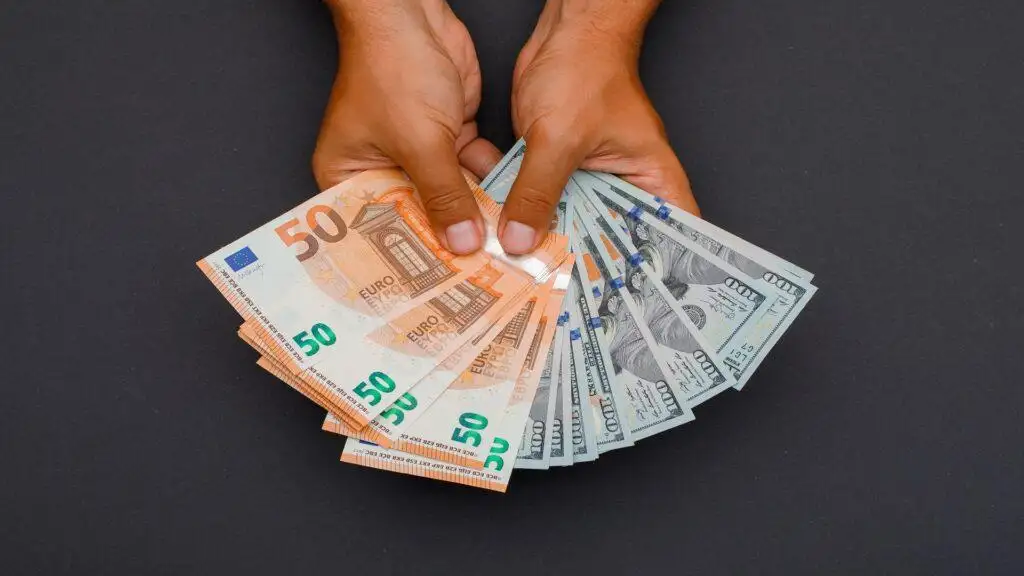 أسعار العملات اليوم الجمعة 6-1-2023 أمام الجنيه المصري