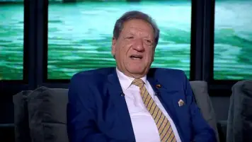فخري الفقي يفسر.. لماذا ارتفع الدولار في بداية اليوم وتراجع بنهايته؟