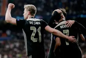 أياكس يتعادل مع تفينتي أنشخيدة في الدوري الهولندي