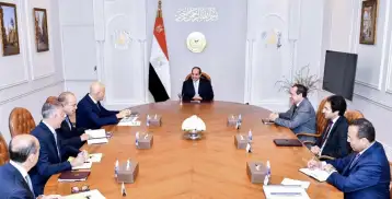 الرئيس السيسي يتابع الموقف التنفيذي المشروعات الاستثمارية في المنطقة الاقتصادية لقناة السويس