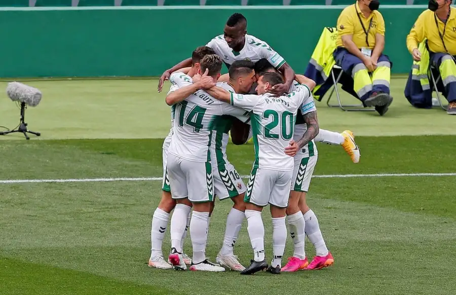 إلتشي يفرض التعادل على قادش بالدوري الإسباني