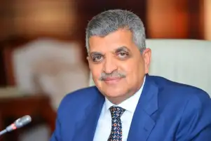 أسامة ربيع يتابع أعمال تطوير شركة قناة السويس للاستزراع المائى