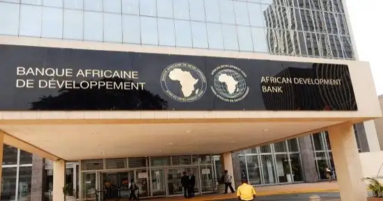 بنك التنمية الإفريقي: الناتج المحلي الإجمالي المتوقع للقارة يتخطى المتوسطات العالمية مسجلا 4%