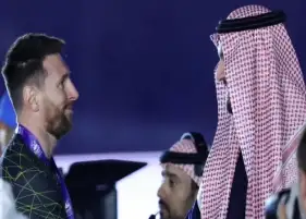 ميسي يخطر الهلال السعودي بقراره النهائي