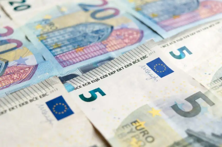 سعر اليورو اليوم الإثنين 23-1-2023 مقابل الجنيه في بداية التعاملات البنكية