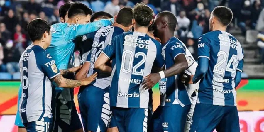 باتشوكا يهزم خواريز وكويريتارو يتعادل مع أطلس في الدوري المكسيكي