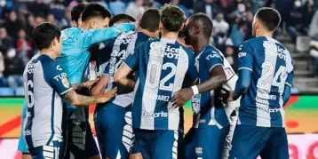 باتشوكا يهزم خواريز وكويريتارو يتعادل مع أطلس في الدوري المكسيكي