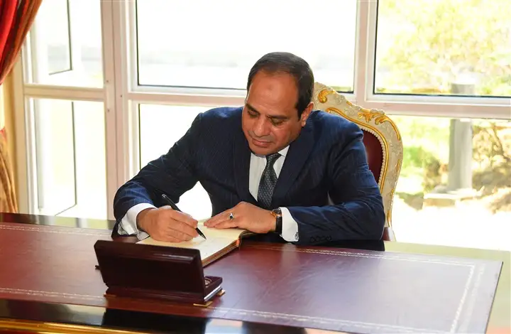 السيسي يصدق على قانون بمنح التزام بناء وتطوير البنية الفوقية وإدارة وتشغيل محطة حاويات بميناء العين السخنة