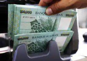 لبنان: انهيار كبير في سعر صرف الليرة وارتفاع أسعار الوقود
