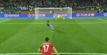 الأهلي أمام الريال.. الشناوي يتألق ببراعة ويتصدى لركلة جزاء من مودريتش