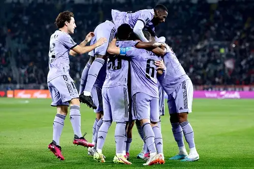 ريال مدريد يواجه الهلال من أجل التتويج بكأس العالم للأندية للمرة الخامسة في تاريخه