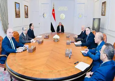 السيسي يستقبل رئيس مجموعة شركات كوبولوزيس اليونانية للكهرباء