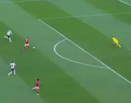 شريف يعتذر لجماهير الاهلي على إهداره لانفراد فلامنجو