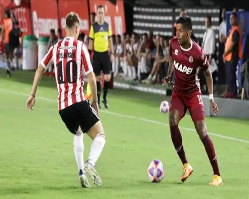لانوس يتصدر الدوري الأرجنتيني بالفوز على لابلاتا