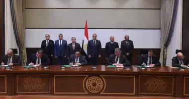 توقيع 3 اتفاقيات لتصنيع السيارات بين الحكومة وشركات محلية وعالمية