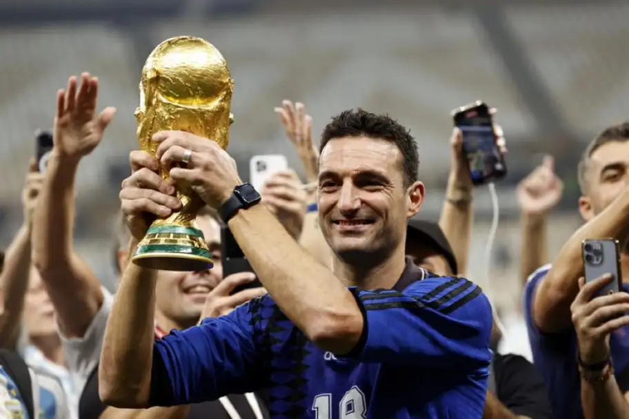 تقارير.. الأرجنتين تمدد عقد سكالوني حتى 2026