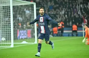 والد ميسي: لا أعتقد أن ليو سيلعب بقميص برشلونة مرة أخرى