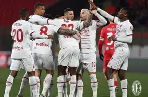 ميلان يفوز على مونزا في الدوري الإيطالي