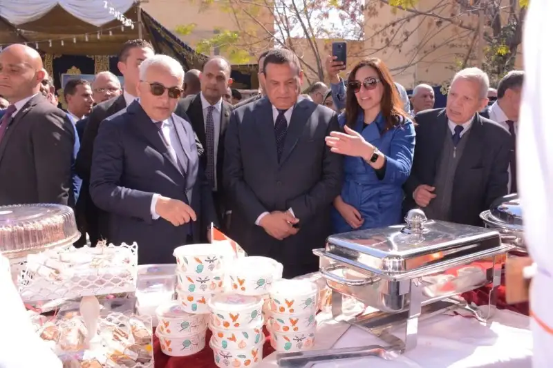 وزيرا التنمية المحلية والتربية والتعليم يفتتحان معرض منتجات المدارس الزراعية