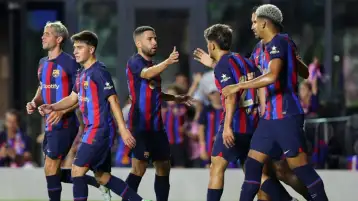 ليفاندوفسكي وفاتي يقود هجوم برشلونة أمام قادش
