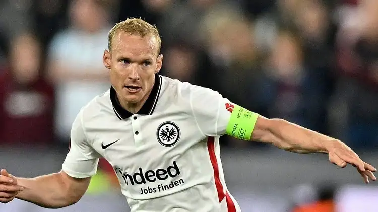 قائد آينتراخت فرانكفورت يعود للفريق في مواجهة نابولي بدوري الأبطال