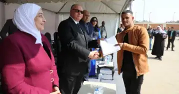 محافظ القاهرة يسلم 224 باكية لتجارة الخردة بسوق التونسي الجديد بتكلفة 20 مليون جنيه