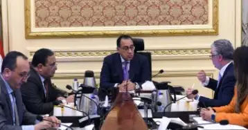 مدبولي يؤكد أهمية مشروعات التطوير للمنطقة الاقتصادية لقناة السويس في جذب الاستثمار لها