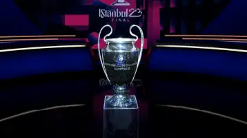 محرز ينافس فينيسيوس وثنائي الكالتشيو على جائزة الأفضل في دوري الأبطال