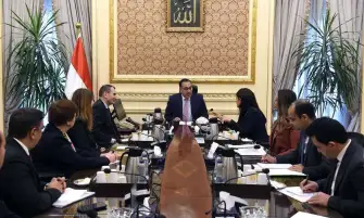 رئيس الوزراء يلتقي نائب رئيس البنك الأوروبي لإعادة الإعمار والتنمية