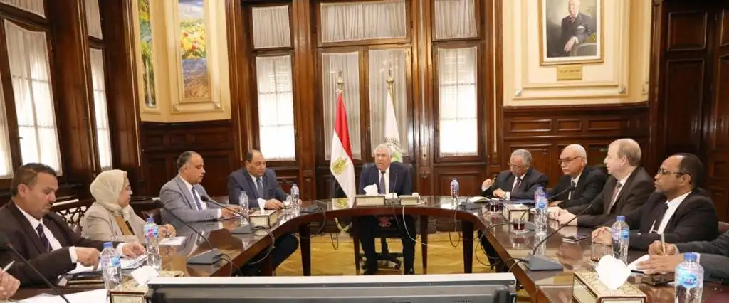 وزير الزراعة يؤكد ضرورة توعية الفلاحين بالزراعات التعاقدية