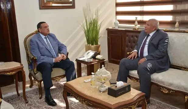 وزير التنمية المحلية ومحافظ الوادي الجديد يبحثان موقف مشروعات المحافظة