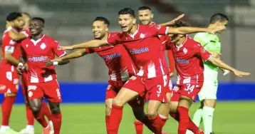 الوداد يقتنص صدارة الدوري المغربي بفوز مثير على أولمبيك خريبكة