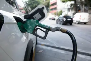 الحكومة ترفع أسعار البنزين والمازوت وغاز السيارات